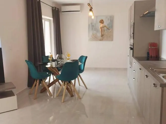 Apartament Mare 2 *